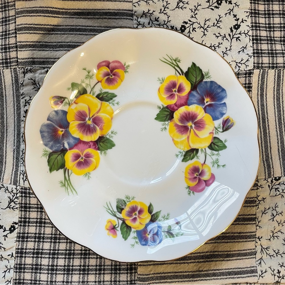Pansy - No Series - Royal Albert (saucer only)